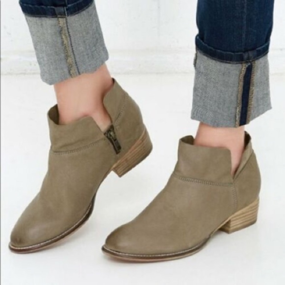 Seychelles Bait Leather Beige Booties